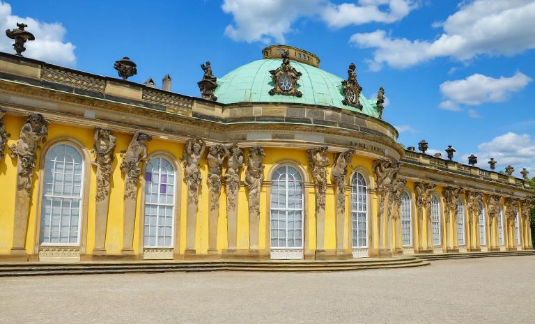 東北德．馬年光輝13日(過年團) - 貝多芬故居．忘憂宮．童話布萊梅．5星四城連泊